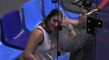 نور الشربيني وهنا رمضان يتبادلان لحظة طريفة بسبب مشبك شعر في فيديو viral 1